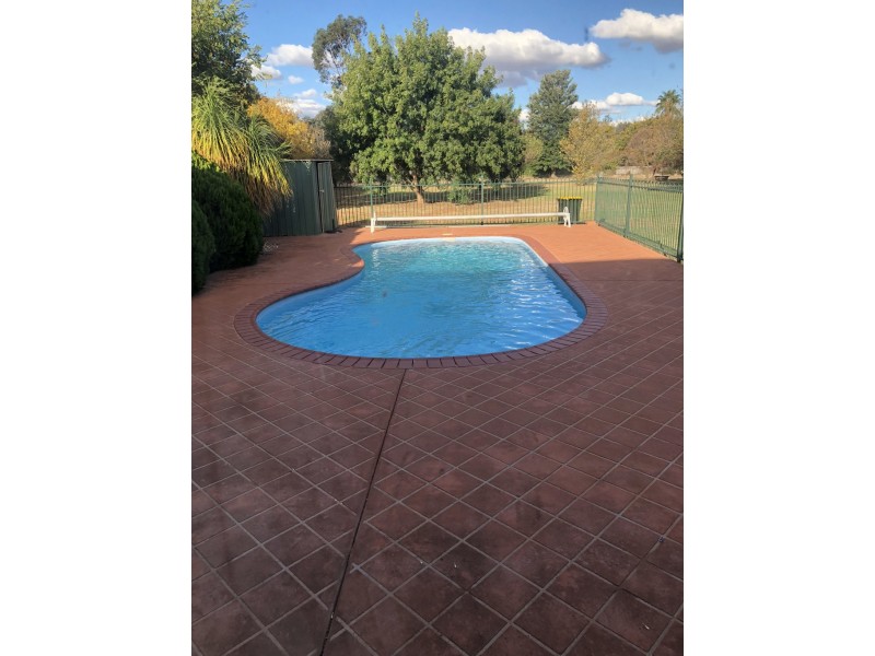 239 Nash Street, Parkes NSW 2870