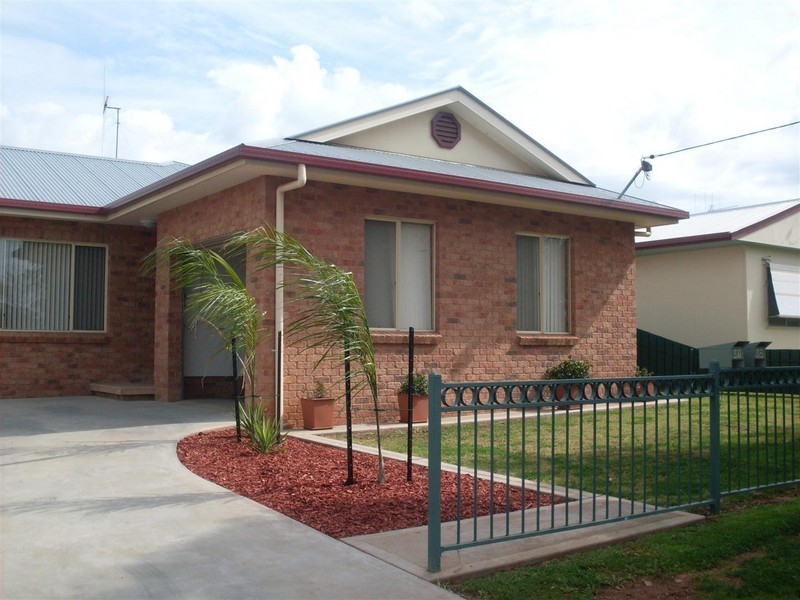 1/10 Thornbury Street, Parkes NSW 2870