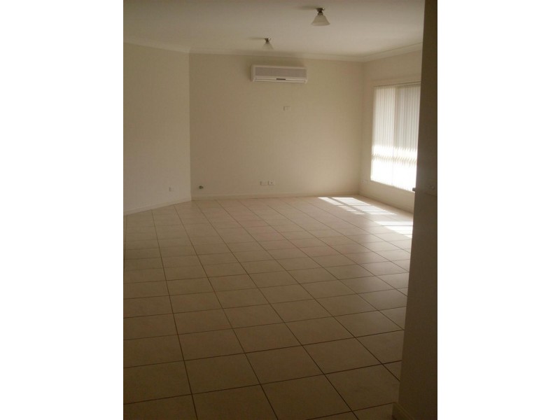 1/10 Thornbury Street, Parkes NSW 2870