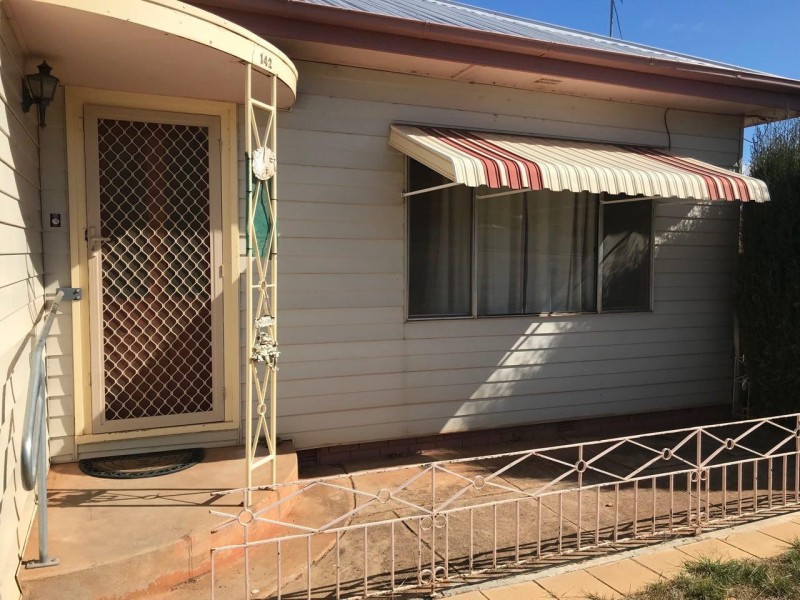 142 Derribong Street, Peak Hill NSW 2869