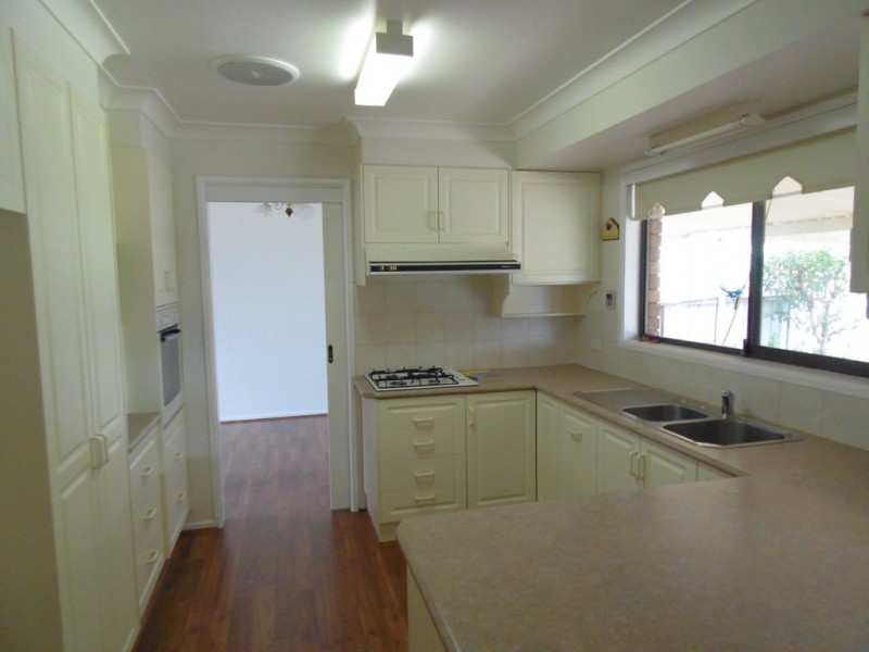 28 Evans Parade, Parkes NSW 2870