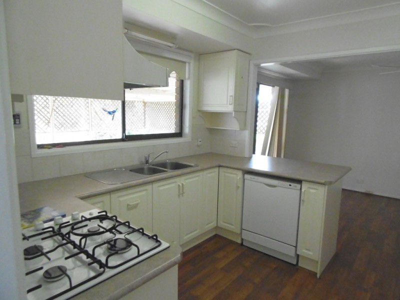 28 Evans Parade, Parkes NSW 2870