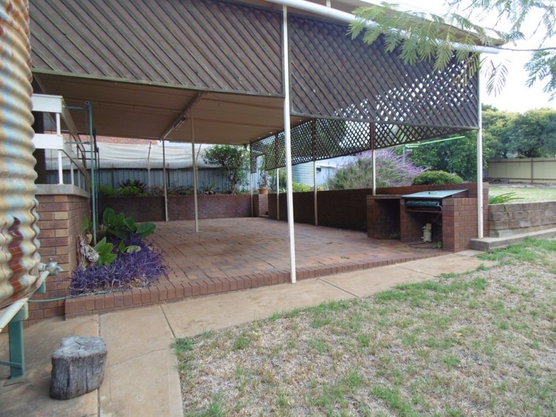 28 Evans Parade, Parkes NSW 2870