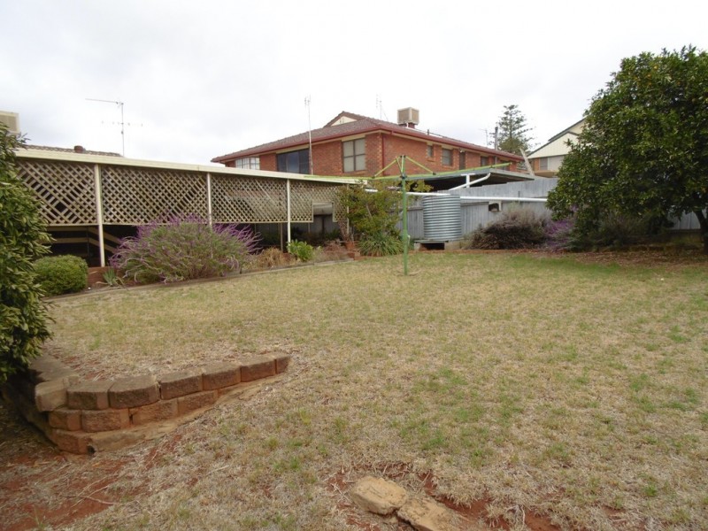 28 Evans Parade, Parkes NSW 2870