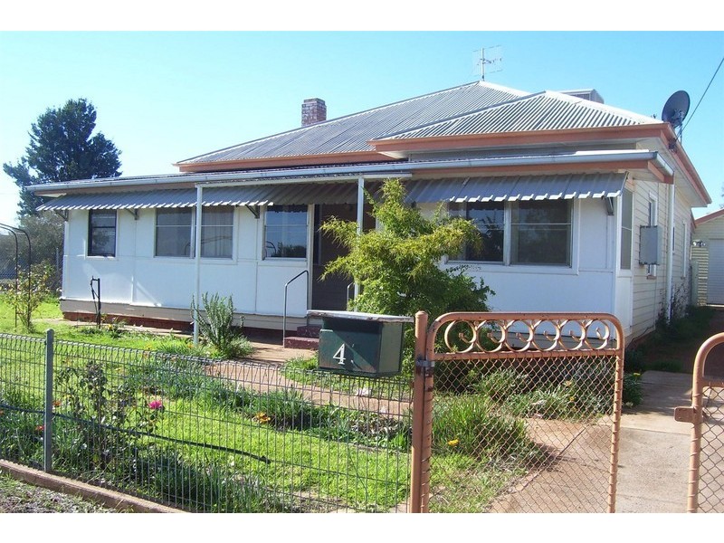 47 Howard St, Peak Hill NSW 2869