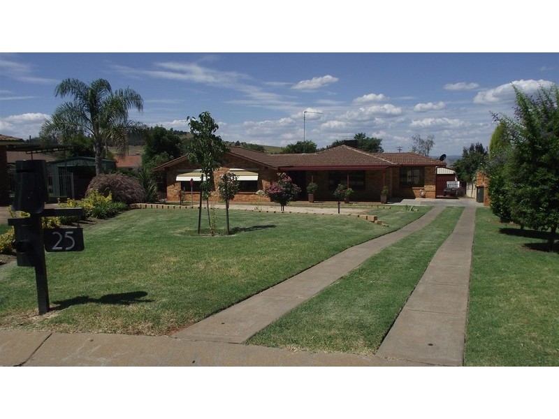 25 Bowditch Crs, Parkes NSW 2870