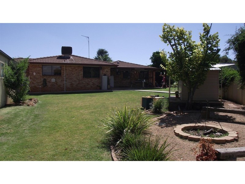 25 Bowditch Crs, Parkes NSW 2870