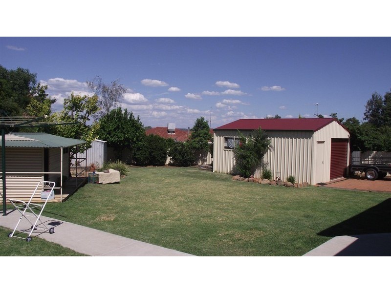 25 Bowditch Crs, Parkes NSW 2870