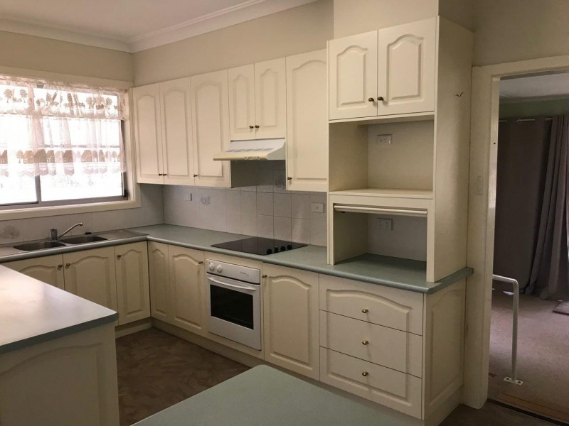 212 Military Road, Parkes NSW 2870