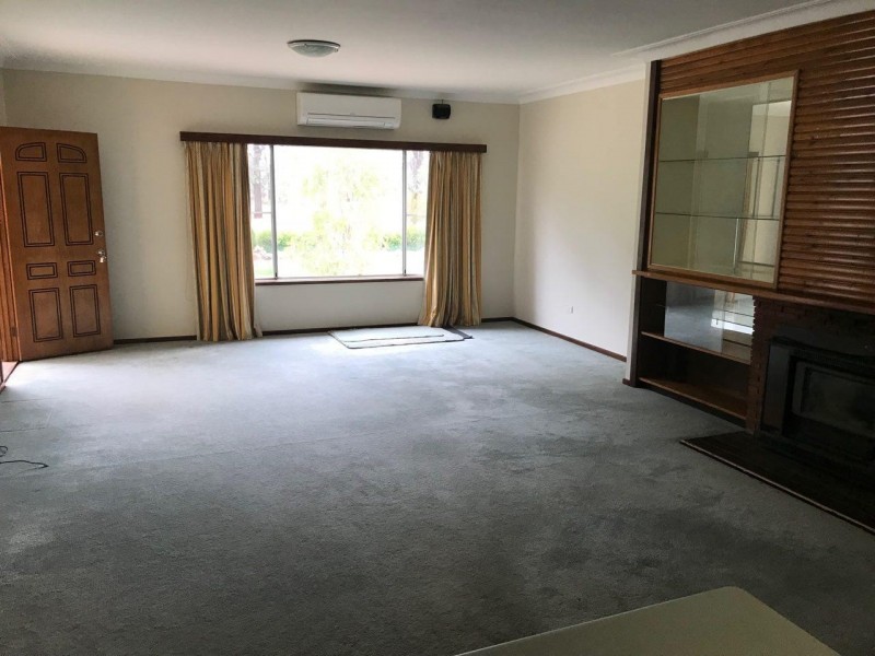 212 Military Road, Parkes NSW 2870