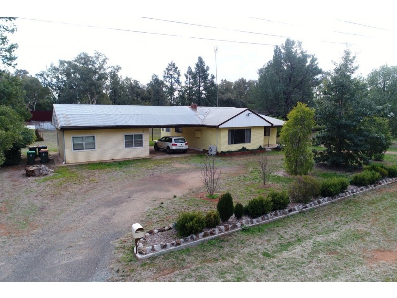 212 Military Road, Parkes NSW 2870