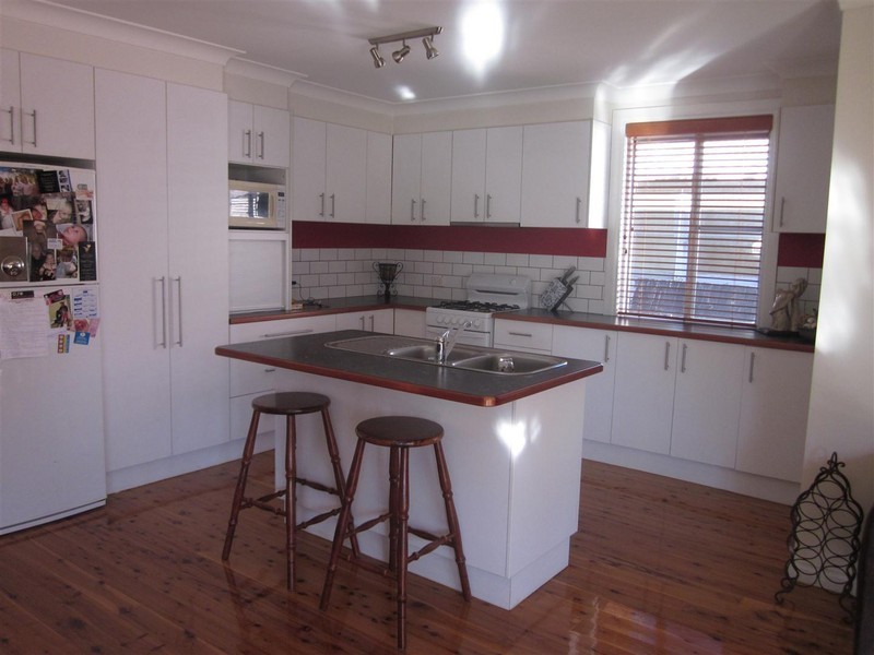 4 Grenfell Street, Parkes NSW 2870