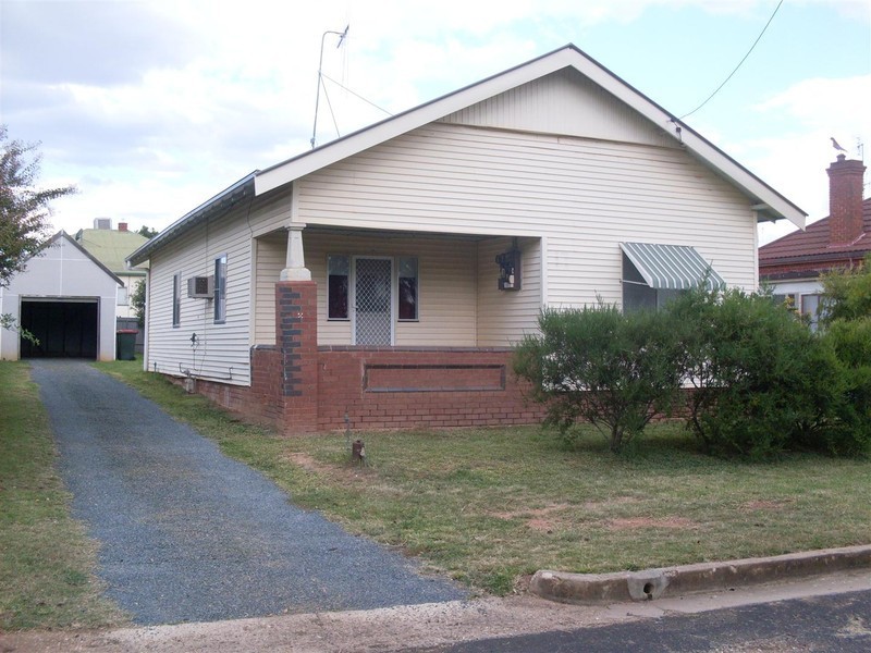 17 Phillip Street, Parkes NSW 2870