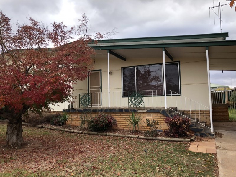 24 Thomas Street, Parkes NSW 2870