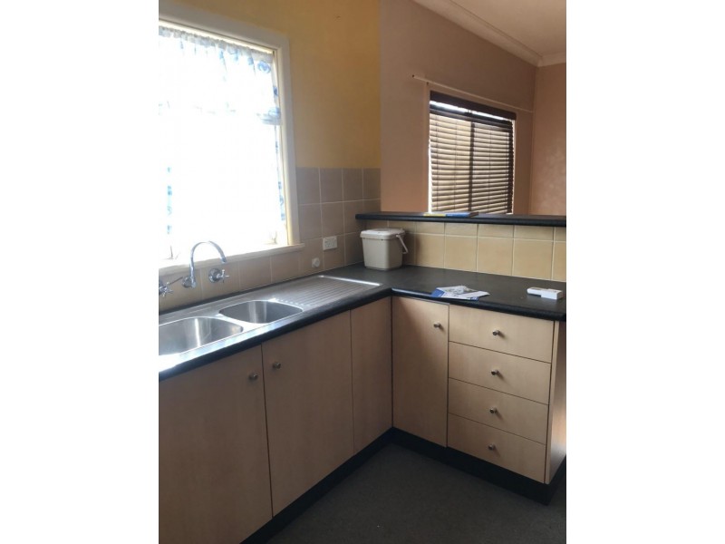 24 Thomas Street, Parkes NSW 2870