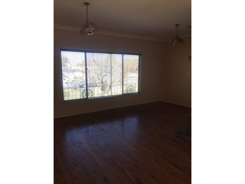 24 Thomas Street, Parkes NSW 2870
