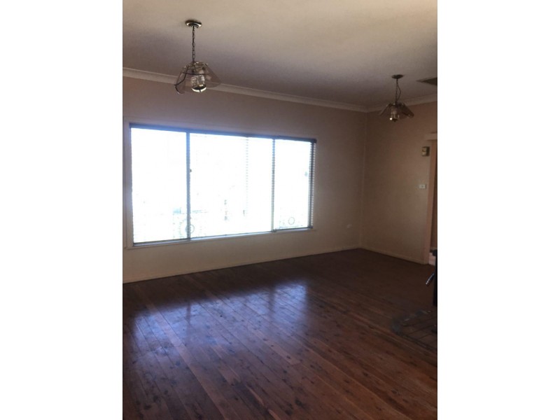 24 Thomas Street, Parkes NSW 2870