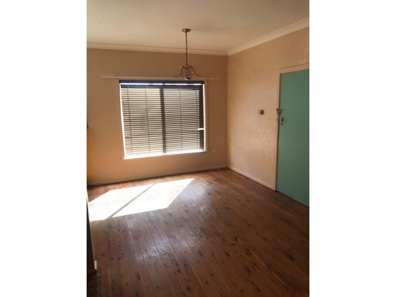 24 Thomas Street, Parkes NSW 2870