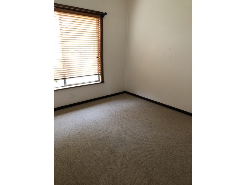24 Thomas Street, Parkes NSW 2870