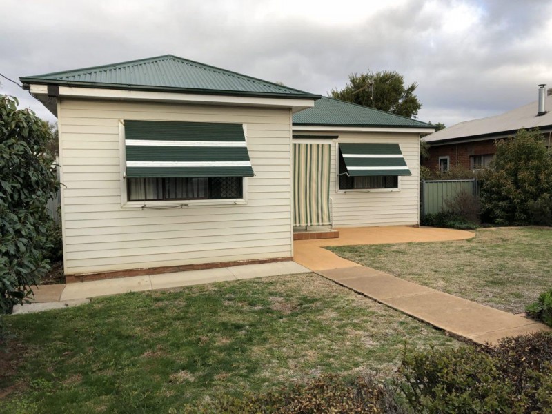 9 Pearce Street, Parkes NSW 2870