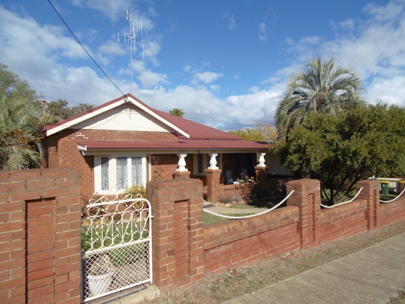 15 Bushman Street, Parkes NSW 2870
