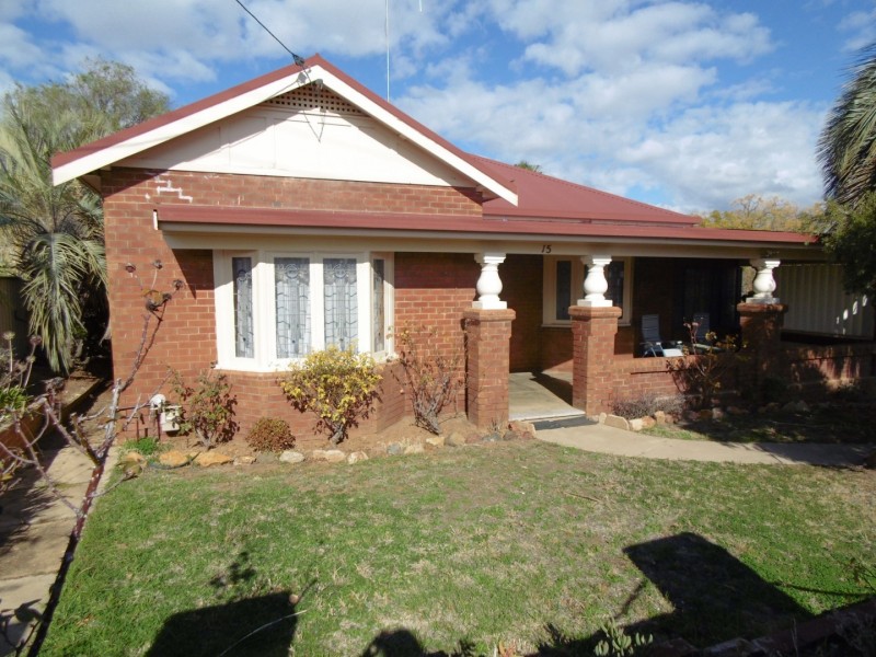 15 Bushman Street, Parkes NSW 2870