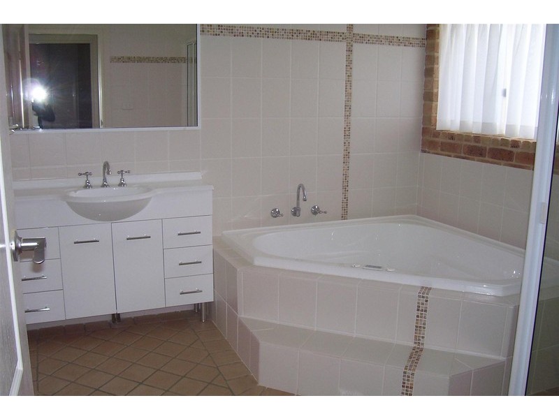 8 Arana Place, Parkes NSW 2870