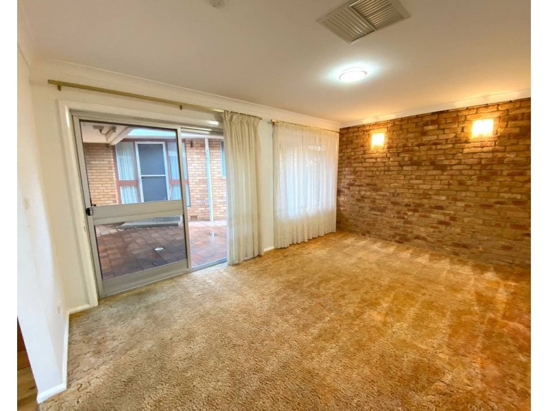 8 Glenwarrie Place, Parkes NSW 2870