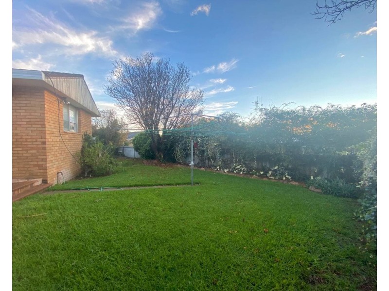 8 Glenwarrie Place, Parkes NSW 2870