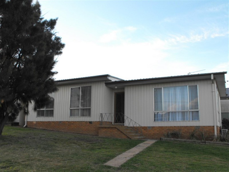 26 Jones Street, Parkes NSW 2870