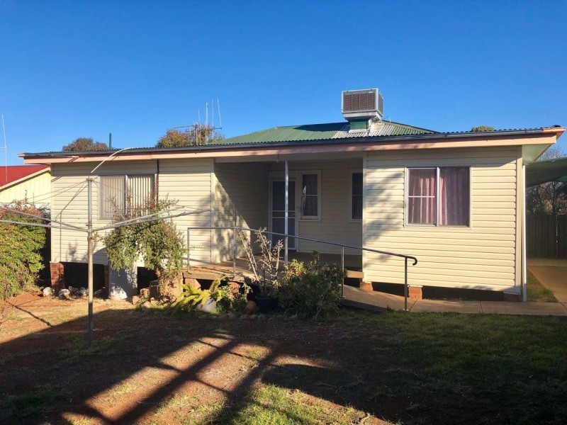 12 Wilga Street, Parkes NSW 2870