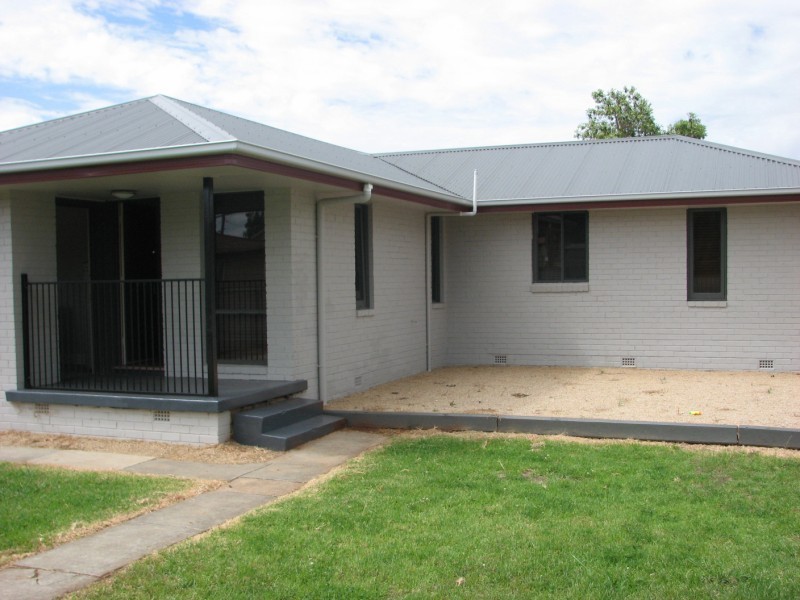4 Cedar, Forbes NSW 2871