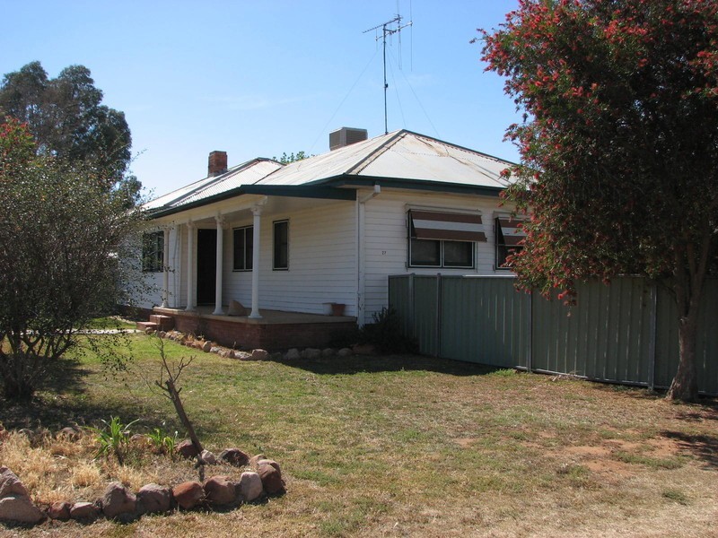 27 Grenfell St, Forbes NSW 2871