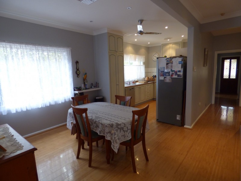 28 McDonnell Street, Forbes NSW 2871