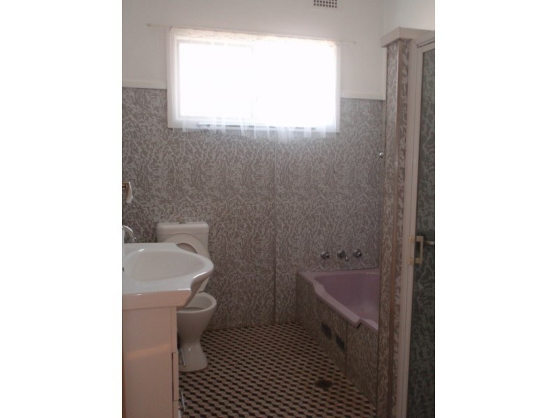16 Elliott Street, Forbes NSW 2871