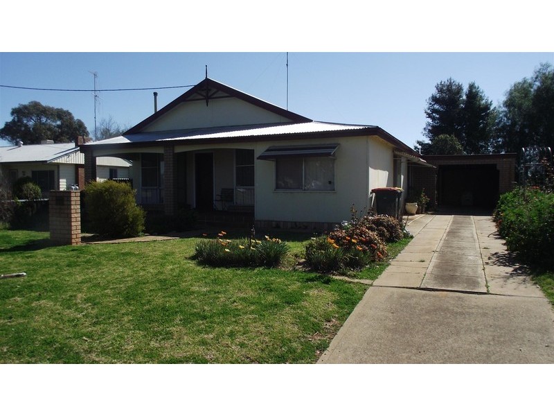 2 Station Street, Parkes NSW 2870