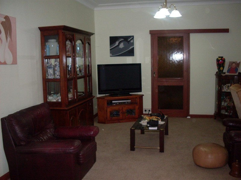 2 Station Street, Parkes NSW 2870
