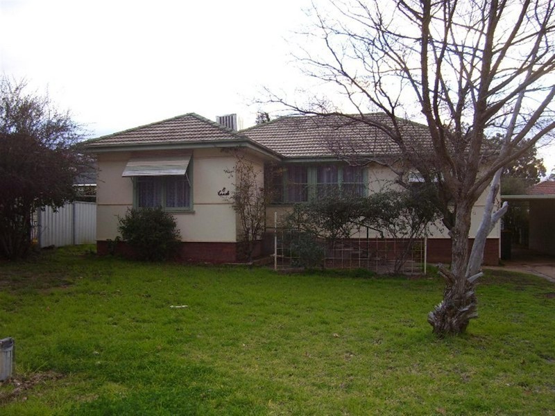 8 Porter St, Parkes NSW 2870