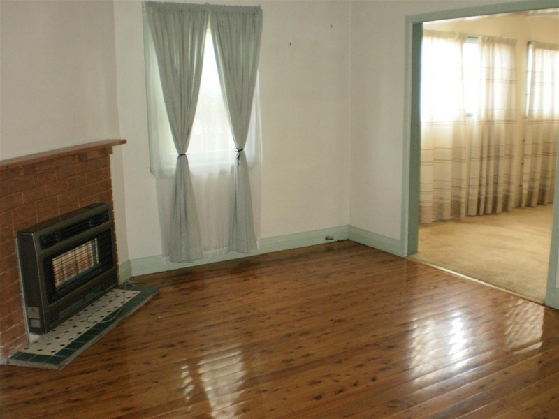 6 Welcome St, Parkes NSW 2870