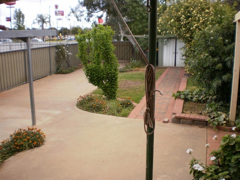 6 Welcome St, Parkes NSW 2870