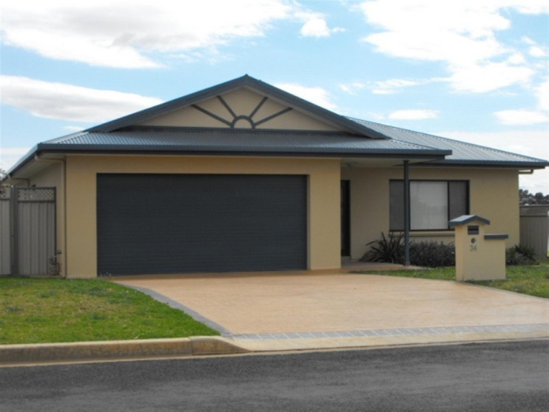 36 Best St, Parkes NSW 2870