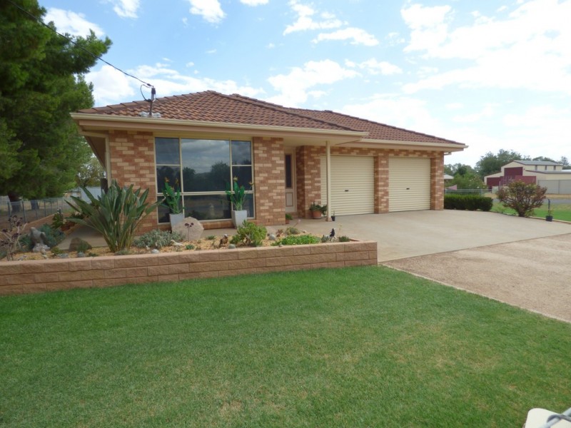2 Oberon Street, Eugowra NSW 2806