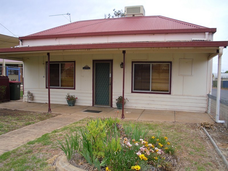 32 Underwood Street, Forbes NSW 2871