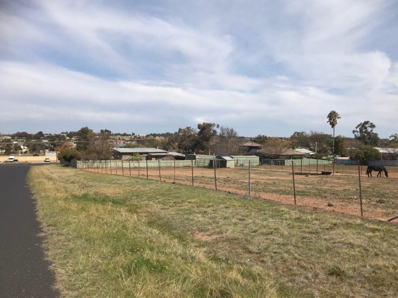 122 Victoria Street, Parkes NSW 2870