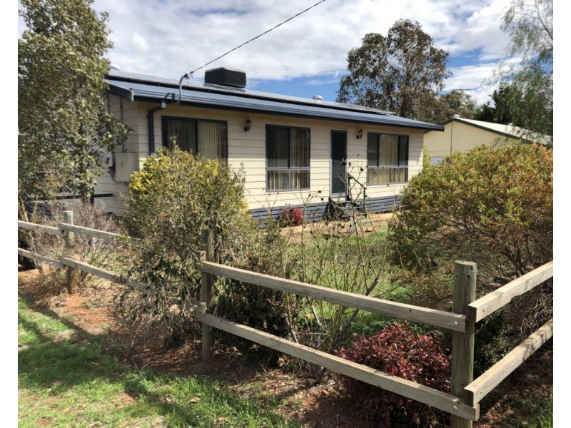 120 Boori Street, Peak Hill NSW 2869