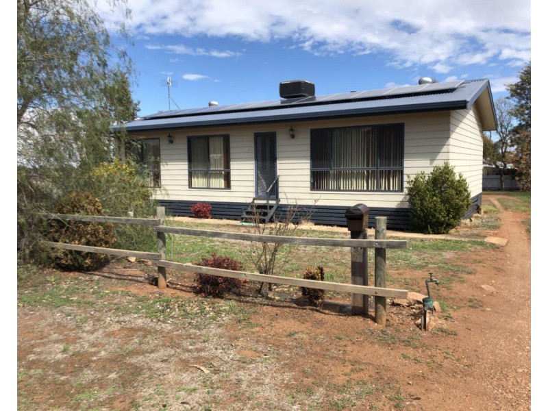 120 Boori Street, Peak Hill NSW 2869