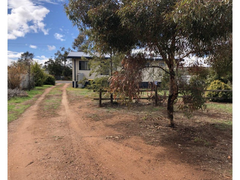 120 Boori Street, Peak Hill NSW 2869