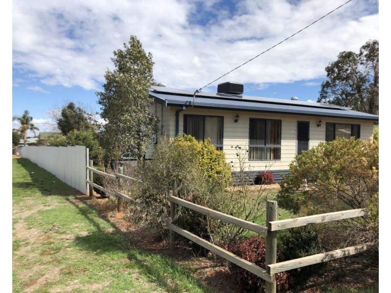 120 Boori Street, Peak Hill NSW 2869