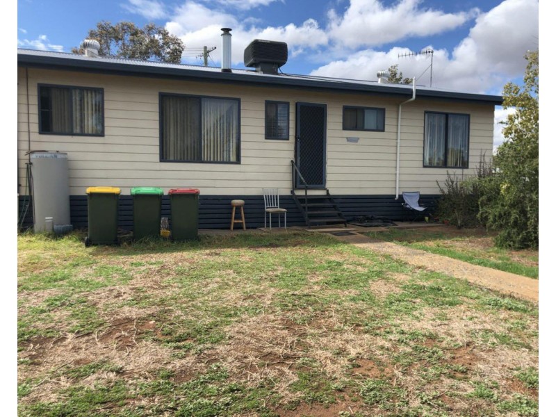120 Boori Street, Peak Hill NSW 2869