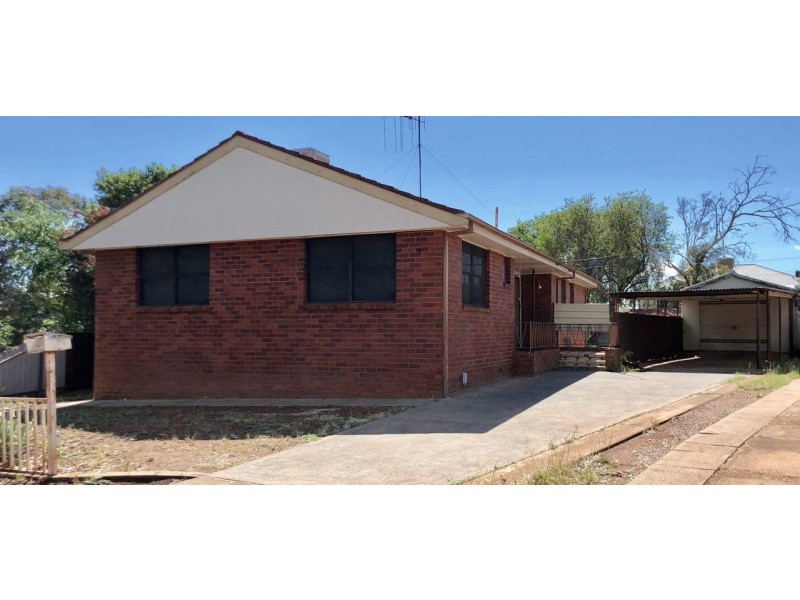 9 Faull Cres, Parkes NSW 2870